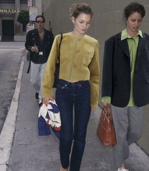 Kendall Jenner The Row Bag, Mary Kate And Ashley Olsen Fashion, Mary Kate And Ashley Olsen 90s, Carrie Bradshaw Winter Outfits, 90s Minimalism Aesthetic, Olsen Summer Style, Olsen Twins Fashion, Carolyn Bessette Style, Chloe Sevigny 90s