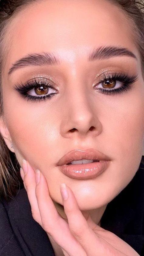 Shinny Makeup Look, Subtle Glam Makeup, Dresses Runway, Jewelry Nails, Paris Nails, Celebrity Makeup Looks, Casual Makeup, Formal Makeup, Barbie Makeup