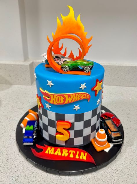 Hot Wheels Cars Cake with ring of fire and checkerboard pattern and orange traffice cones. Cake is toppedmwith real hotwheels cars! Hotweels Birthday Ideas Cake, Hotwheels Sheet Cake, Hot Wheels Themed Cake, Hot Wheels Cake Design, Hot Wheels Birthday Party Cake, Hot Wheels Monster Truck Birthday Cake, Hot Wheel Cake Ideas, Hot Wheels Birthday Cake Ideas, Hot Wheels Torte