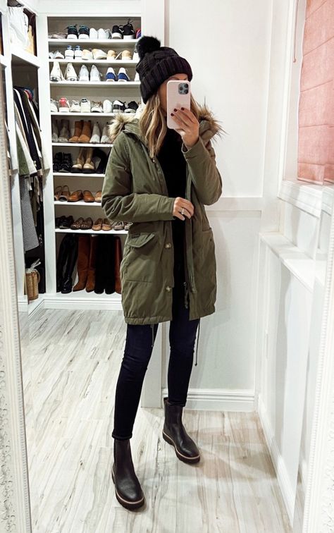 Puffer Coat Outfit, December Outfits, Everlane Jeans, Lug Sole Boots, Clothes And Shoes, Mother Jeans, Cold Weather Outfits, Coat Outfits, Winter Boots Women