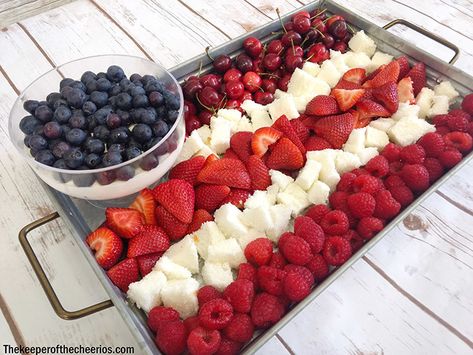 White Chocolate Covered Pretzels, Blueberry Pound Cake, Fruit Trays, Marshmallow Dip, White Fruit, Patriotic Food, Cake White, Covered Pretzels, Marshmallow Cream