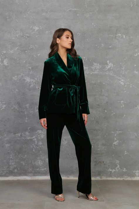 Dark Green Pantsuit for Bridesmaid Formal Smart Casual Look Velvet Blazer Velvet Pants Green Pantsuit, Velvet Maternity Dress, Velvet Pantsuit, Formal Smart Casual, Couture Bridesmaid Dresses, Smart Casual Look, Black Bridesmaids, Beautiful Bridesmaid Dresses, Amanda Dress