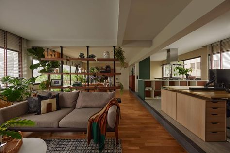 Novena Walk-Up Boasts a Fresh Mid-Century Modern Look After Makeover | Qanvast Ideas For Small Homes, Creating An Entryway, Partition Ideas, Painted Paneling Walls, Condo Living Room, Interior Design Singapore, Condo Living, Small Homes, Best Interior Design