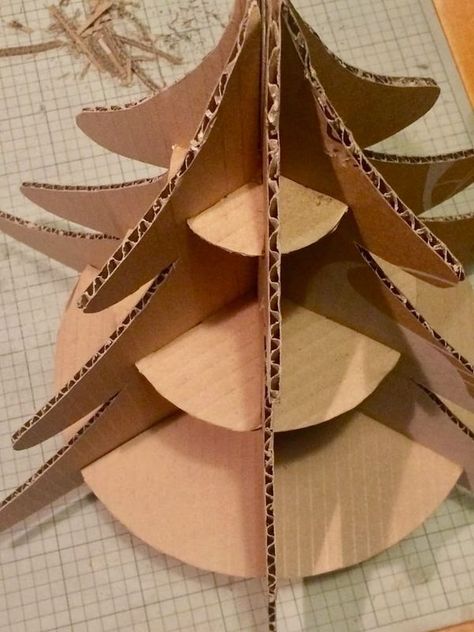 3d Tree Craft How To Make, Diy Christmas Tree Paper, Carton Christmas Tree, Diy Cardboard Christmas Tree, Cardboard Christmas Crafts, Christmas Tree From Paper, Christmas Tree Cardboard, Christmas Tree Outline, Christmas Tree Making