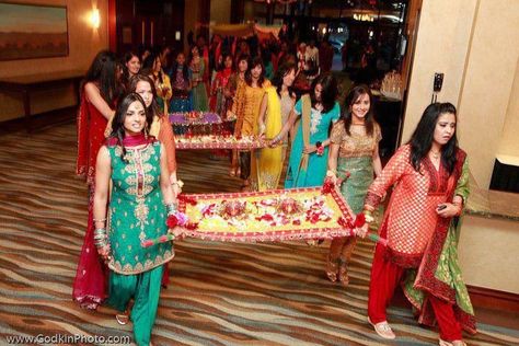 entrance idea. Bride Entry, Afghan Wedding, Wedding Dress Jewelry, Mehndi Ceremony, Asian Wedding Dress, Desi Wedding Decor, Mehndi Decor, Pakistani Wedding Outfits, Beautiful Mehndi