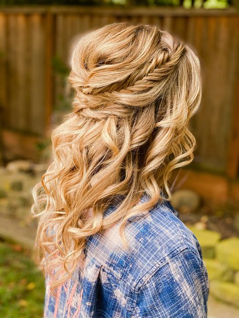 Braid And Twist Half Up Half Down, Fishtail Braid Half Up Half Down Wedding, Fishtail Braid Half Up, Bridesmaid Fishtail Hairstyles, Fishtail Wedding Hairstyles, Fancier Hairstyles, Half Up Half Down Fishtail Braid Wedding, Fishtail Braid Wedding Half Up, Half Up Half Down Wedding Hair With Braid