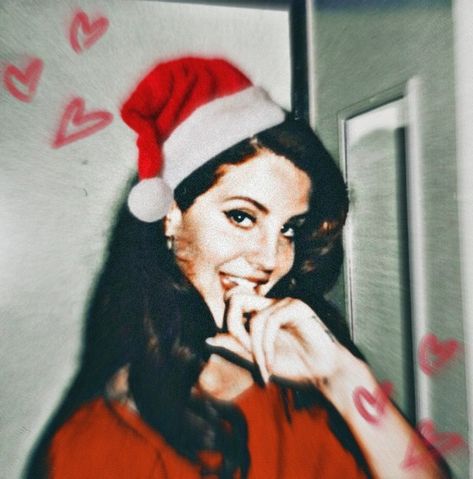 Lana Del Rey icons de natal Lana Del Rey Christmas Pfp, Lana Del Rey Christmas Icon, Christmas Lana Del Rey, Christmas Aesthetic Icon, Lana Christmas, Lana Del Rey Christmas, Lana Pfp, Lana Del Rey Hair, Lana Del Rey Pictures