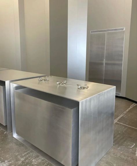 Modern Minimal Interior, Stainless Table, 90s Interior, Retail Store Interior Design, Contemporary Sideboard, Minimal Interior Design, Storefront Design, Retail Store Interior, Unique Interior Design