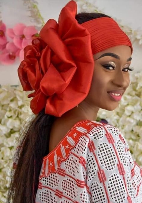 Fascinator Hats Outfit, African Head Dress, African Hair Wrap, Fascinator Hair, African Hats, Head Wrap Styles, Hair Wrap Scarf, Hair Scarf Styles, Mode Turban