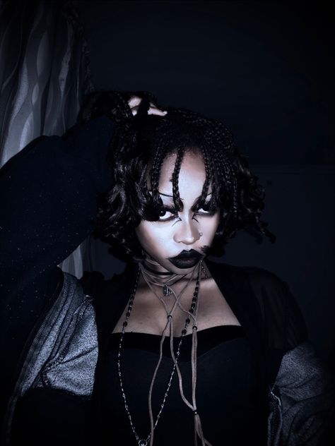 Poc Goth Aesthetic, Black And White Goth Makeup, Black Goths, Clean Goth, Alt Makeup Looks, Goth Ideas, Goth Pfp, Trad Goth Makeup, Afro Goth