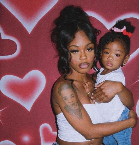 Cute Pics To Recreate, 2000 Photoshoot Ideas, Y2k Valentines, Pics To Recreate, Mommy Daughter Photography, Valentines Day Photoshoot, Mommy Daughter Photoshoot, Mother Daughter Poses, Mommy Photos