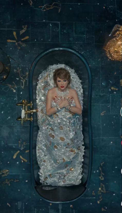 lwymmd Taylor Swift Lwymmd, Taylor Swift Inspiration, Taylor Wallpaper, Decoration Idea, Swift 3, Taylor Alison Swift, Bedroom Decoration, Alchemy, Taylor Swift