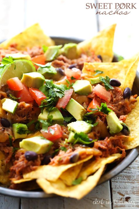 Sweet Pork Nachos, Nacho Recipe, Hispanic Recipes, Pork Nachos, Sweet Pork, Nachos Recipe, Taco Salad, Mexican Dishes, Main Dish Recipes