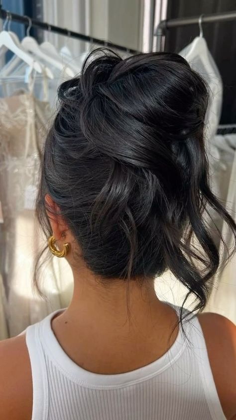 Instagram Wedding Bun Brunette, Brunette Updo Wedding, Wedding Hairstyles Brunette, Brunette Bun, Hairstyles Brunette, Wedding Bun, December 2024, Brunette Hair, Bridesmaid Hair