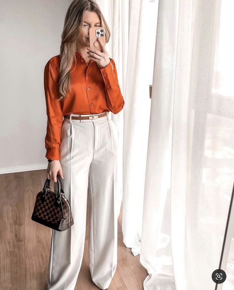 Orange Blouse Outfit, Casual Office Fashion, Outfit Pantalon, Dressing Sense, Spring Work Outfits, Office Wear Women, Orange Outfit, Orange Blouse, Women Office