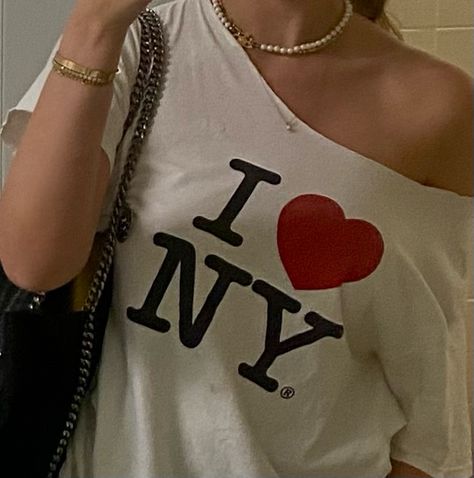 Off The Shoulder Graphic Tee, Off The Shoulder Top Diy, Finds Aesthetic, I Heart Ny, Vivian Westwood, Aesthetic Star, Ny Outfits, Off The Shoulder Tee, I Love Nyc