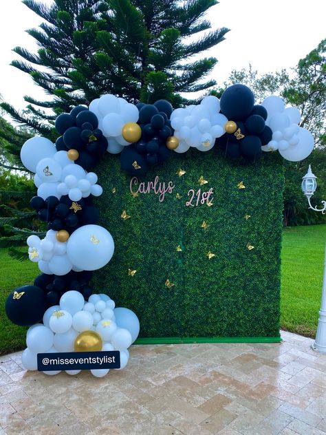 Balloon Arch Grass Wall, Grass Wall Birthday Decor, Grass Wall Backdrop Birthday, Grass Wall Decoration Ideas For Party, Grass Backdrops With Balloons, Black White And Gold Balloon Garland, Grass Wall With Balloons, Black And White Balloon Garland, Grass Wall Backdrop With Balloons