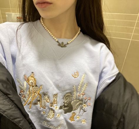 Bambi Clothes, Bambi Sweatshirt, Sports Wear Fashion, Uggs Outfit, Dream Clothes, Aesthetic Outfits, Couture Fashion, Aesthetic Clothes, Pretty Outfits