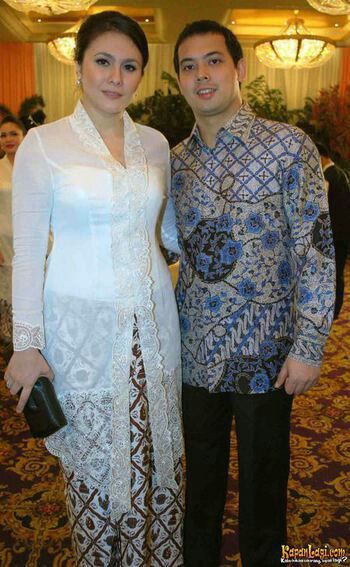 #batik #kebaya #Indonesia Kebaya Modern Hijab Bridesmaid, Baju Kurung Moden Style, Hijab Bridesmaid, Renda Kebaya, Indonesian Clothing, Indonesian Kebaya, Kebaya Lace, Kebaya Modern Dress, Modern Kebaya