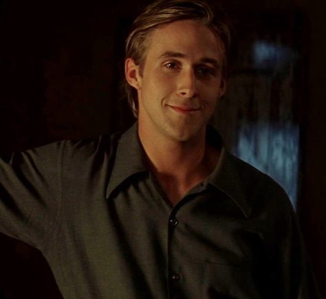 ryan gosling the notebook Ryan Gosling Noah, Ryan Gosling In The Notebook, Famous Men Actors Man Crush, The Notebook Ryan Gosling, Noah Calhoun The Notebook, Ryan Gosling 90s, Noah Notebook, Hot Celebrity Actors Men, Notebook Ryan Gosling