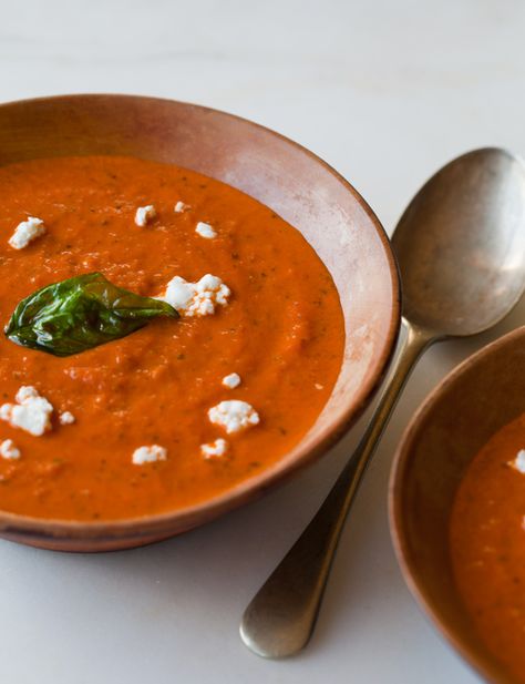 Creamy Roasted Tomato and Basil Soup. A rich and creamy roasted tomato-basil soup. This soup is just the thing to warm anybody up on a chilly day. Best Tomato Soup, Tomato Basil Soup Recipe, Roasted Tomato Basil Soup, Creamy Tomato Basil Soup, Spoon Fork Bacon, Roasted Tomato Soup, Basil Soup, Tomato Basil Soup, Tomato Soup Recipes