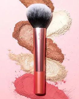 10 easy beauty tips that make a big difference Real Techniques Powder Brush, Real Techniques Brushes, Bronzer Brush, Fine Wrinkles, How To Apply Concealer, Eyeshadow Base, Mineral Foundation, Colored Eyeliner, Angled Brush