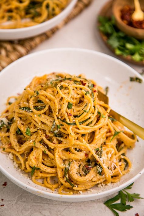 Creamy Cajun Spaghetti with Tuscan Kale – The Chutney Life Cajun Pasta Vegetarian, Cajun Spaghetti, Curry Spaghetti, Kale Spaghetti, Cajun Pasta Recipes, Tuscan Kale, Cajun Pasta, Pasta Noodle Recipe, Cajun Food