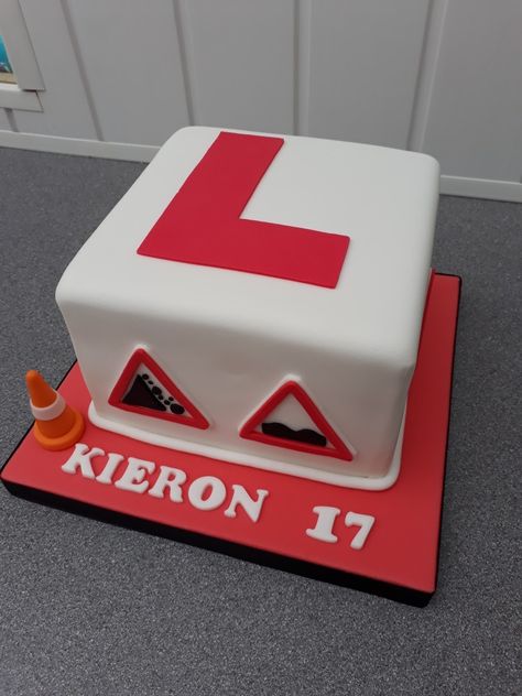 Learner Driver sign cake with UK road signs made from fondant Learner Driver Cake, Car Learning, Learner Driver, 17 Birthday Cake, Cars Birthday Cake, 17 Birthday, Car Birthday, Car Cake, Childrens Birthday Cakes