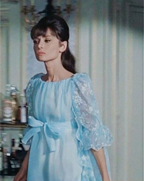 Audrey Hepburn & Olivia Hussey on Instagram: "Audrey in Paris When It Sizzles, 1962. 🩵 #AudreyHepburn #Actress #ClassicFilm #60sfilm #1962" Paris When It Sizzles, Movie Dresses, Audrey Hepburn Movies, Aubrey Hepburn, Olivia Hussey, Old Hollywood Movies, Audrey Hepburn Style, 20th Century Fashion, Hollywood Glamour