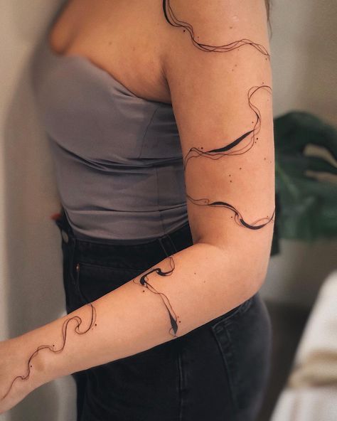 〰️A sleeve of lines that intertwine in dance, creating bizarre abstractions〰️ It’s fully freehand — when the sketch is immediately drawn on the skin by hand 👩🏻‍🎨 . I really appreciate it when you trust me to create freehand sketches🫶🥹 The work was completed in one session. 💌 Write DM for booking session. And let’s create some beauty on your body! #abstracttattoo#abstractlines #tattoosleeve #tattooabstract #linestattoo #tattoolines #tattoovilnius #tattoovilniusoldtown Curvy Line Tattoo, Fineline Abstract Tattoo, Arm Lines Tattoo, Free Line Tattoo, Burn Reference, Abstract Lines Tattoo, Abstract Line Tattoo, Line Tattoo Arm, Dance Tattoo