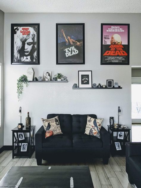 Horror movie fan Gothic Living Room Apartment, Horror Fan Room Decor, Horror Apartment Aesthetic, Living Room Decor Grunge, Halloween Decor Small Space, Horror Living Room Decor, Small Goth Apartment Ideas, Living Room Designs Gothic, Wall Decor Alternative