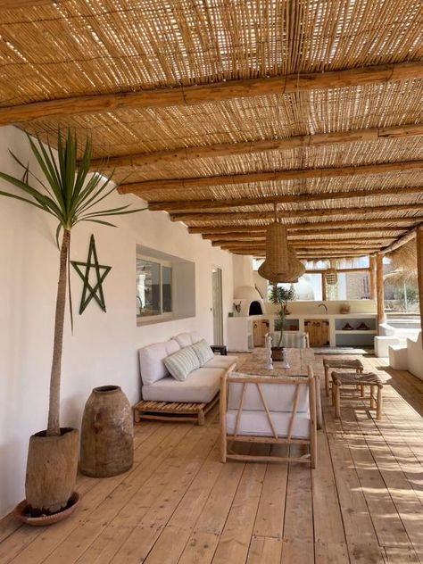 Ibiza Patio Ideas, Terrasse Ibiza Style, Pergola Mediterranean, Ibiza Garden Ideas, Ibiza Decor, Ibiza Style Garden, Ibiza Interior Design, Ibiza Style Interior, Pool Pergola