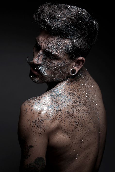 glitters Dragon Age Dorian, Photo Hacks, Human Art, Photoshoot Inspiration, Male Beauty, Art Paint, Body Painting, Male Models, Fashion Photo