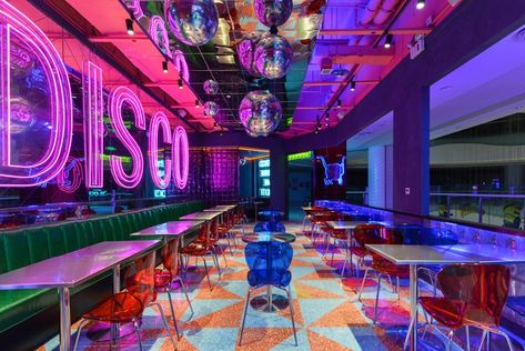 » DIAMOND LI LI Disco & Noodle bar by YUDesigns, Chongqing – China Neon Interior Design, Rooftop Bar Design, Restaurant Opening, Restaurant China, Chongqing China, Pompe A Essence, Nightclub Design, Noodle Bar, Vintage Neon Signs