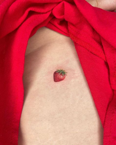 Strawberry Jam Tattoo, Cheesecake Tattoo, Red Strawberry Tattoo, Strawberry Shortcake Tattoo, Strawberry Tattoo, Tattoo Cute, La Tattoo, Hand Tattoos For Girls, 1 Tattoo