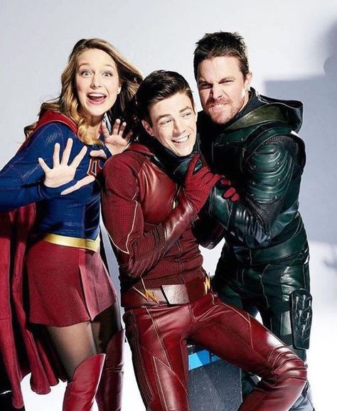 Stephen Amell, Grant Gustin and Melissa Benoist #Arrow #TheFlash #Supergirl Flash Funny, Arrow Verse, Superhero Shows, Supergirl Tv, Melissa Supergirl, The Flash Grant Gustin, Dc Tv Shows, Supergirl Dc, Flash Arrow