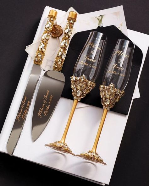 Personalized gifts for couples on Instagram: "So stylish! So luxurious! Ruta Set in gold color includes: - the flutes made of crystal glass, decorated with silver and gold crystals - a knife with a server made of steel blades, decorated with silver and gold crystals Personalized laser engraving will be a nice addition to surprise your family or friends. Make your loved ones happy. Link in bio." Custom Champagne Glasses, Engraved Champagne Flutes, Wedding Cake Serving Set, Unique Wedding Colors, 10 Cake, Wedding Cake Servings, Bridal Shower Gifts For Bride, Wedding Cake Knife, Wedding Cake Server