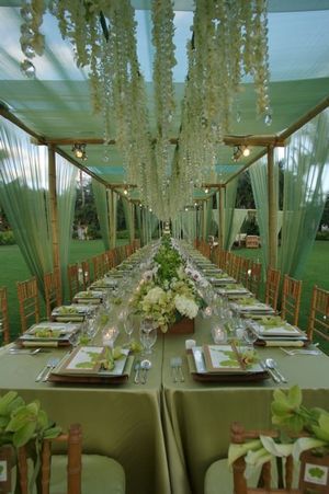 gorgeous shoot of the chandelier Wedding Mint Green, Diamond Chandelier, Hearts On Fire, Table Setting Inspiration, Wedding Event Decor, Venue Decor, Event Themes, Reception Table, Centerpiece Decorations