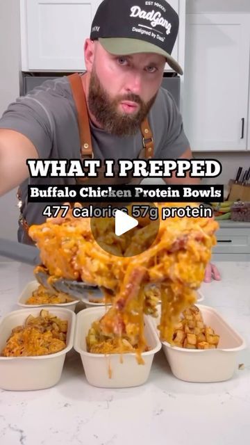 Macro-friendly Recipes on Instagram: "BUFFALO CHICKEN N BACON PROTEIN BOWLS!!😋By @tastyshreds   Recipes makes 6 servings: 1 serving is 477 calories, 57g protein 18 fat 16 carb  Cheesy Buffalo Bacon Chicken and Potatoes Ingredients: * 3 medium russet potatoes * 32 oz. cubed raw skinless chicken * 1 cup Frank’s Red Hot Buffalo Sauce * 120g reduced fat cheddar cheese * 120g reduced fat mozzarella cheese * 14 slices center cut bacon * 60g 1/3 reduced fat cream cheese * Salt, pepper, onion powder, garlic powder, paprika Instructions: 1. Prepare the Potatoes:  * Wash and dice the russet potatoes into bite-sized pieces. Toss with olive oil, salt, pepper, garlic powder, onion powder, and paprika. 2. Air Fry the Potatoes:  * Preheat the air fryer to 400°F (200°C). Place the seasoned potatoes in th Chicken Potato Bowl, Buffalo Chicken Bowl, High Protein Buffalo Chicken, Chicken Cottage, Chicken Taco Bowls, Buffalo Chicken Tacos, Chicken Protein, Protein Bowls, Bacon Chicken