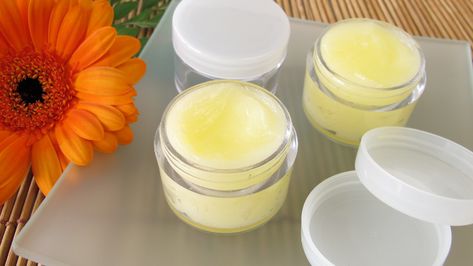 When the weather is dry or when it is cold out, you may find your lips suffering from cracking and dryness. These catchy lip balm slogans are just some examples from existing companies that aim Healing Lip Balm, Homemade Lip Balm Recipe, Paw Wax, Makeup Moisturizer, Vanilla Lip Balm, Herbal Salves, Lip Balm Recipes, Homemade Lip Balm, Rub Recipes