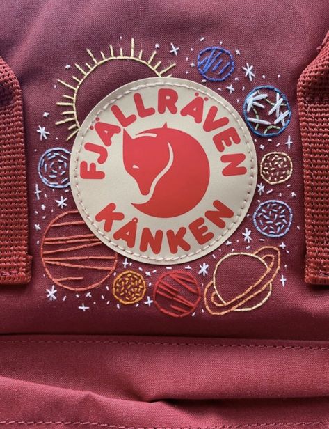 Planets Embroidery, Simple Embroidery Patterns, Modern Embroidery Patterns, Embroidered Kanken, Kanken Embroidery, Space And Planets, Mochila Kanken, Fjällräven Kånken, Clothes Embroidery Diy