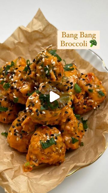 379K views · 12K likes | Guntas Sethi on Instagram: "✨Bang Bang Broccoli ✨  Crispy and crunchy on the outside, yet soft on the inside🤌🏼✨This Bang Bang Broccoli is a perfect snack or appetizer.  Served with a delicious bang bang sauce, it’s ready in 20 mins or less. Once you try it out, you’ll definitely want to make it throughout the year for all the right reasons❤️❤️  Recipe:   For the coating: -One head of Broccoli  -2 tbsp maida  -2 tbsp corn flour -1 tsp salt  -2 tsps italian seasonings  -1 tsp garlic powder  -1 tsp paprika powder  -2 tbsp water -1 cup bread crumbs  -Oil for drizzling   For the bang bang sauce:  -2 tbsp mayo  -1 tbsp sweet chilli sauce  -1 tbsp siracha  To garnish:  -Spring onions -Sesame Seeds   🥦 Air fry the broccoli for 15-20 mins   🥦Coat it perfectly on all sid Bang Bang Broccoli, Bang Bang Sauce, Italian Seasonings, Garlic Broccoli, Sweet Chilli Sauce, Corn Flour, Spring Onions, Sweet Chilli, Broccoli Recipes