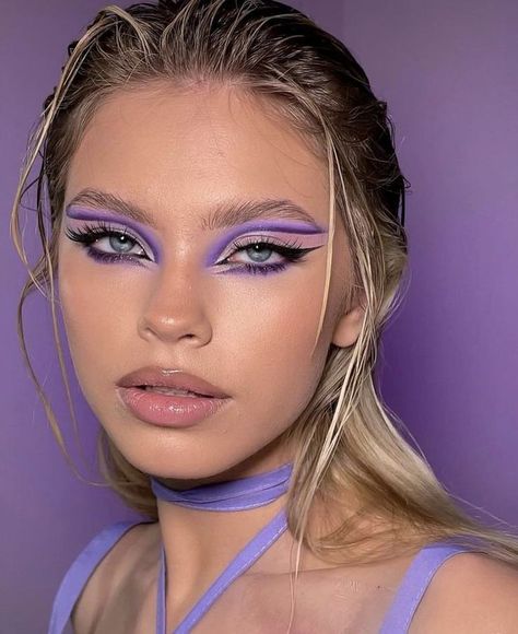 Purple Eyeliner Makeup Looks, Rave Makeup Purple, Purple Editorial Makeup, College Makeup, Colourful Makeup, Makeup 2024, Purple Eyeliner, Lykke Li, Monochrome Makeup