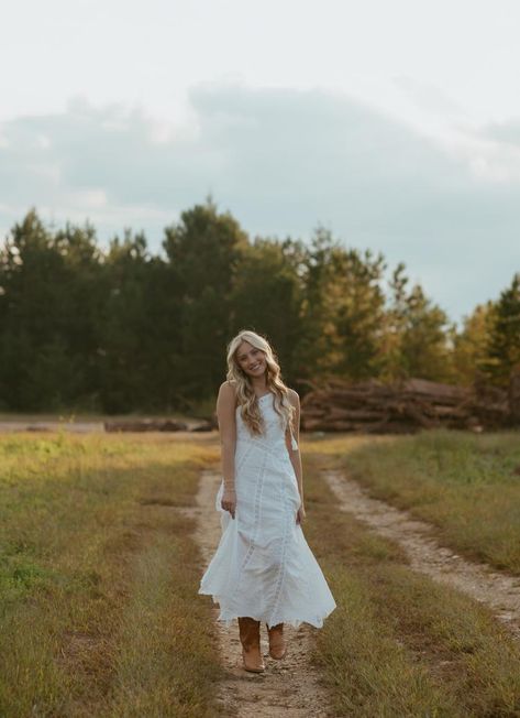 North-Georgia-Senior-Photographer-Outdoor-Senior-Photos-Mountains-Senior-Outfit-Inspiration-White-Dress-Flowers-Fall-Senior-Pictures-Milton-High-School- Senior Pictures Outfits Mountains, Savannah Georgia Senior Pictures, Rural Senior Pictures, Flower Garden Senior Photos, Field Senior Pictures, Georgia Photography, Senior Girl Flower Field, White Flowy Dress, White Flower Dress