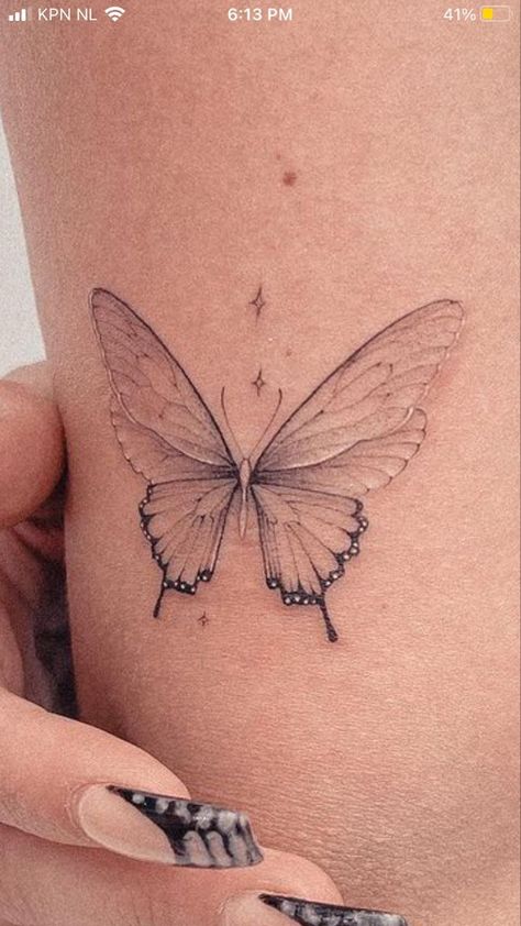 Hand And Finger Tattoos, Small Pretty Tattoos, Small Hand Tattoos, Butterfly Tattoo Designs, Classy Tattoos, Line Art Tattoos, Discreet Tattoos, Girly Tattoos, Tattoos For Daughters