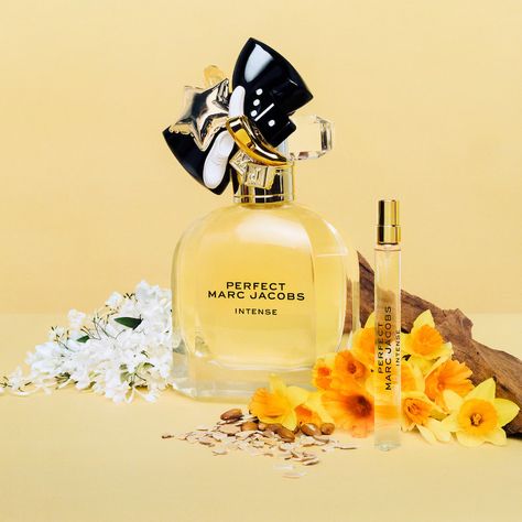 Marc Jacobs Perfect, Marc Jacobs Perfume, Personal Mantra, Floral Perfume, Perfume Set, Perfume Design, Roasted Almonds, Makes You Beautiful, Fragrance Collection