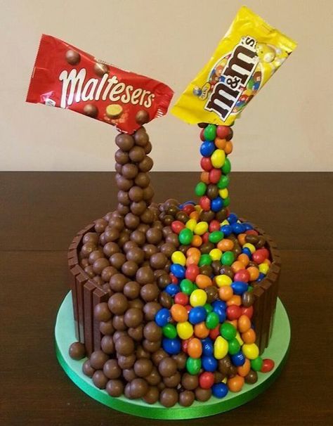 18th Ideas, Chocolate Bar Cakes, Anti Gravity Cake, Kitkat Cake, Kit Kat Cake, Gravity Defying Cake, Gravity Cake, Kid Desserts, Chocolate Cake Decoration