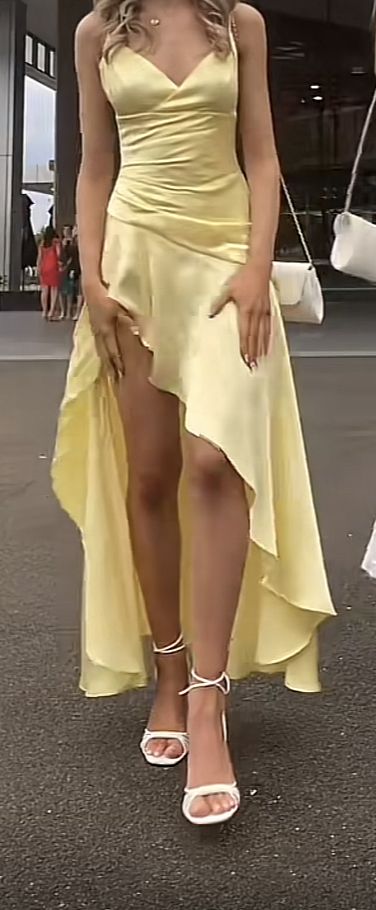 Rory Prom Dress, Graduation Dress Aesthetic, Yellow Hoco Dress Short, Y2k Formal Dress, Year 10 Formal, Yellow Hoco Dress, Year 10 Formal Dresses, Hoco Dress Short, B Aesthetic