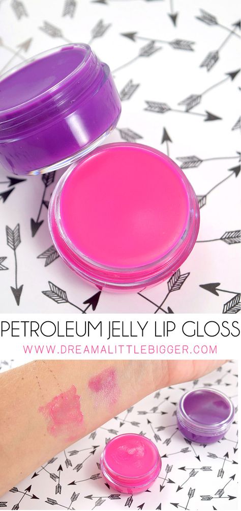 Make bright, vibrant petroleum jelly lip gloss at home that gives your lips the perfect amount of tint! Lip Gloss At Home, Petroleum Jelly Lip Balm, Jelly Gloss, Lip Gloss Recipe, Jelly Lip Gloss, Homemade Lip Balm Recipe, Gloss Diy, Diy Lip Balm Recipes, Lipstick Colour