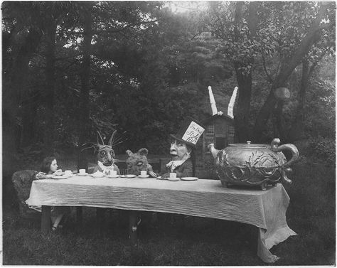 The Mad Hatter's Tea Party scene from a 1915 silent movie adaptation of 'Alice in Wonderland' by Lewis Carroll, directed by W.W.Young Dark Alice In Wonderland, Alice In Wonderland Aesthetic, Alice Liddell, Alice Madness, Alice In Wonderland Tea Party, Mad Tea Party, Party Scene, Mad Hatter Tea, Mad Hatter Tea Party